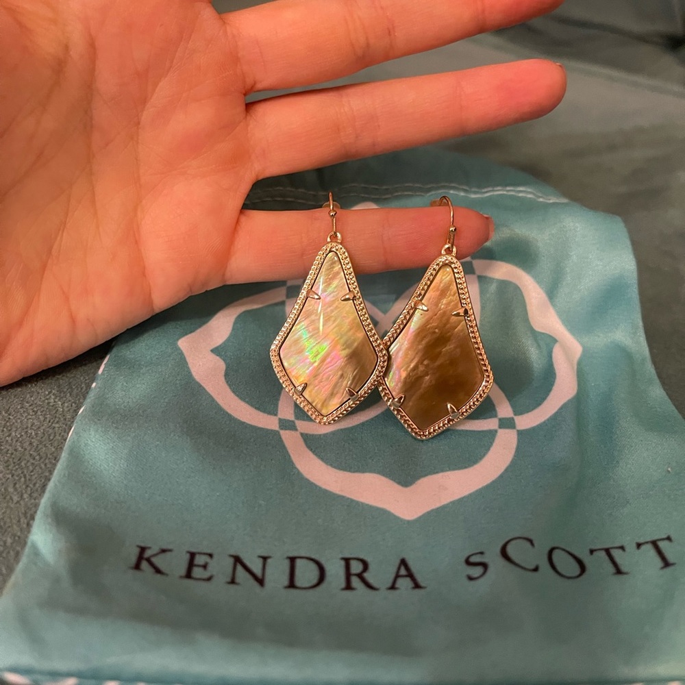 Kendra Scott Alexandra Earrings in Mother of Pearl